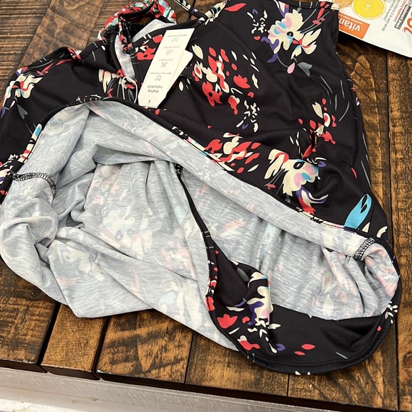 Flattering Floral Spaghetti strap V neck comfy stretch - Picture 9 of 10